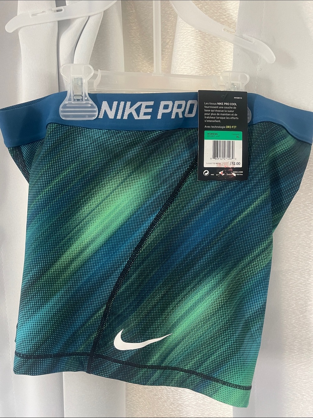 BRAND NEW WITH TAGS Nike Pro’s 3 inch women’s XL